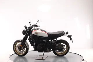 YAMAHA XSR 700 2025