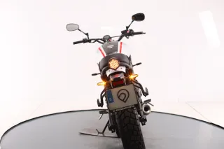 YAMAHA XSR 700 2025