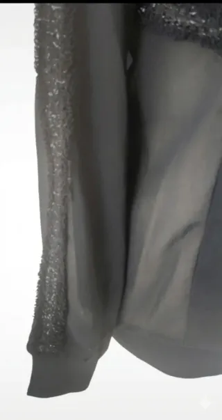 Sudadera NÜ DENMARK negra flecos