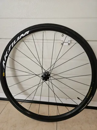 Ruedas de carretera Mavic.