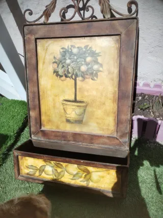 Adorno de pared con maceta y limonero