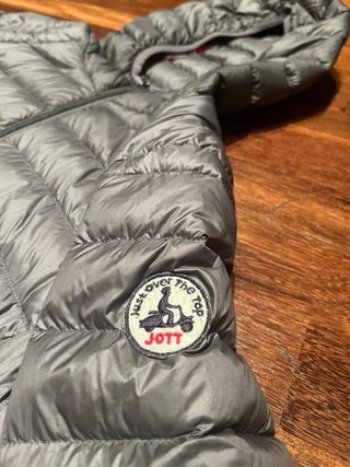 Chaqueta plumas JOTT gris con capucha