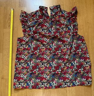 Blusa floral cuello de manga mariposa