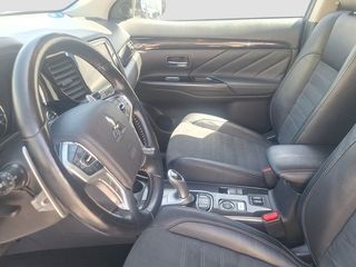 Mitsubishi Outlander PHEV Kaiteki 4WD