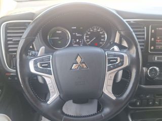 Mitsubishi Outlander PHEV Kaiteki 4WD