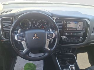 Mitsubishi Outlander PHEV Kaiteki 4WD