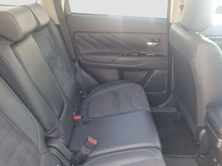 Mitsubishi Outlander PHEV Kaiteki 4WD