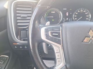 Mitsubishi Outlander PHEV Kaiteki 4WD