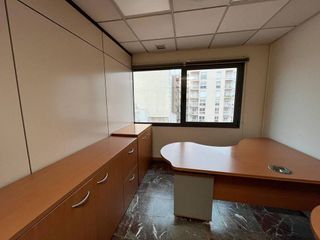Oficina en alquiler en Eixample Nord – La Devesa en Girona