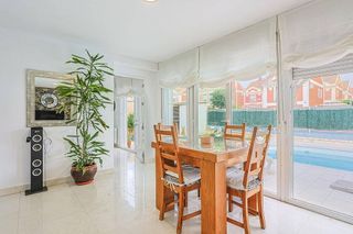 Chalet en venta en Montequinto en Dos Hermanas