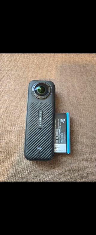 Câmara Insta360 X4