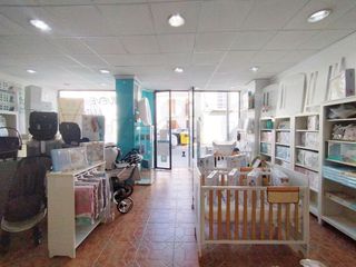 Local comercial en venta en Zona Hispanidad-Vivar Téllez en Vélez-Málaga