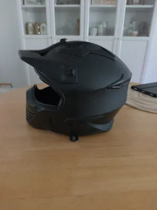 Casco de moto negro