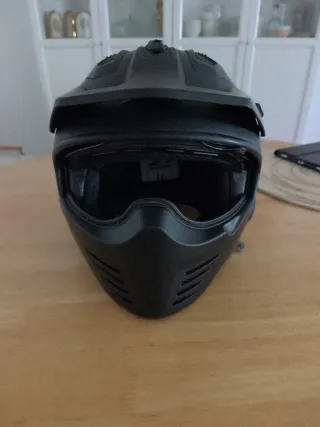 Casco de moto negro