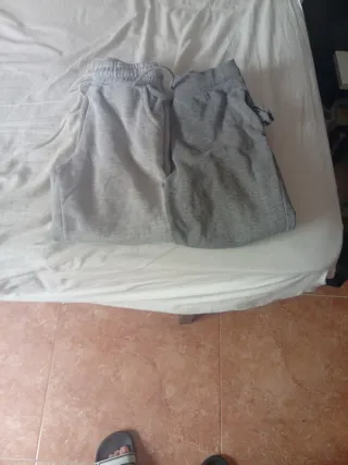 Pantalones grises para niño/niña