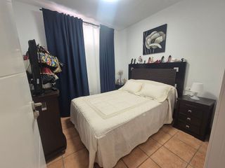 Piso en venta en La Goleta - San Felipe Neri en Málaga