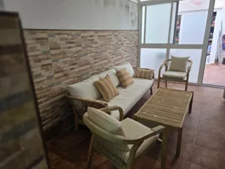 Sofá y sillón de jardín beige no negociable
