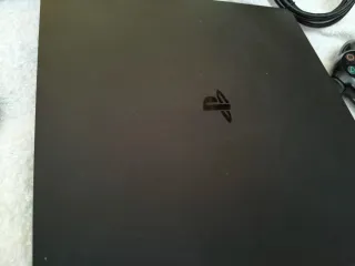 PS4 (PlayStation 4) Negra + Accesorios