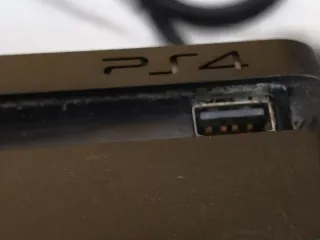PS4 (PlayStation 4) Negra + Accesorios