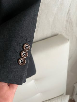 Blazer Hugo Boss Talla M gris oscuro