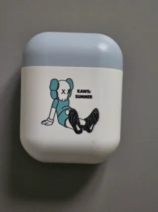 KAWS Porta Cuffie
