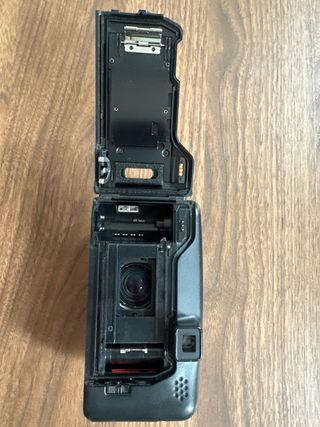 Olympus IZM 210 Zoom Quartzdate Cámara analógica