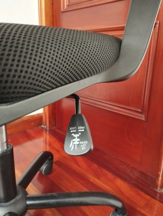 Silla de oficina ergonómica con ruedas