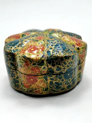 Original caja antigua de madera pintada a mano