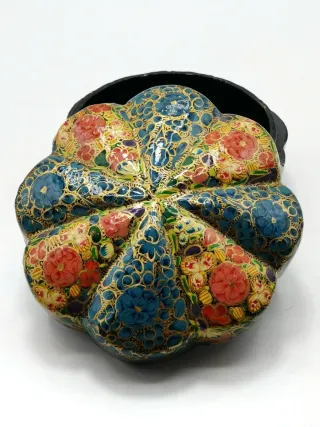 Original caja antigua de madera pintada a mano