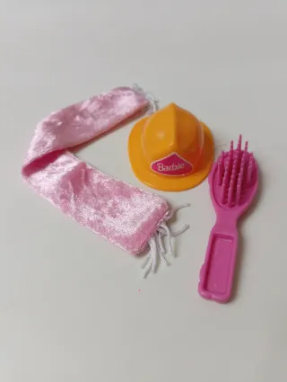 Lotto di vestiti di Barbie