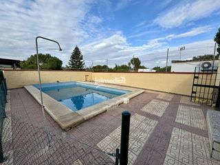 Casa en venta en Carmona