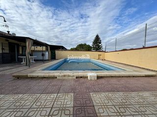 Casa en venta en Carmona