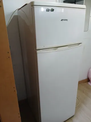 Nevera blanca Marca SMEG 150 cm alto, 50cm ancho
