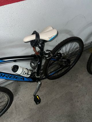 Bicicleta Orbea azul y negra