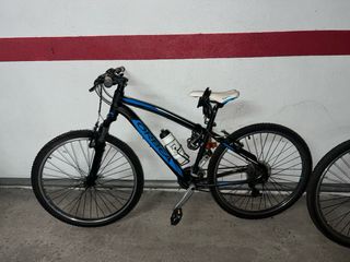 Bicicleta Orbea azul y negra
