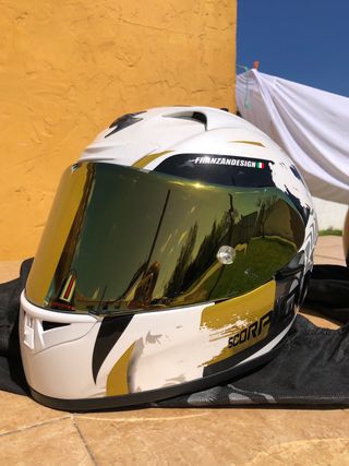 Casco Scorpion blanco y dorado