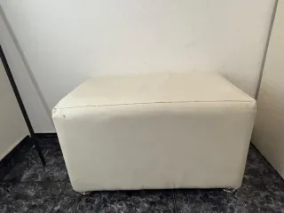 Tocador blanco/beige con espejo y taburete