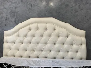 Tocador blanco/beige con espejo y taburete