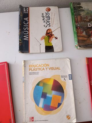 Libros de texto de distintas asignaturas