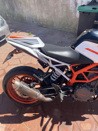 KTM 390 Duke Blanca y Naranja