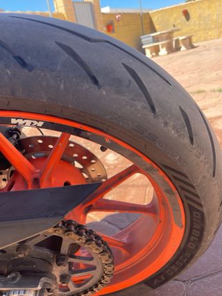 KTM 390 Duke Blanca y Naranja
