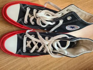 Converse Chuck Taylor All Star rojas y negras