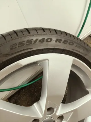 Llantas originales Audi en 20 pulgadas con neumáti