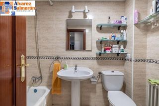 Piso en venta en Bola de Oro - Serrallo en Granada