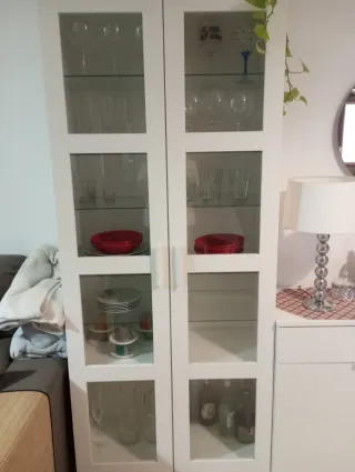 Mueble blanco de madera