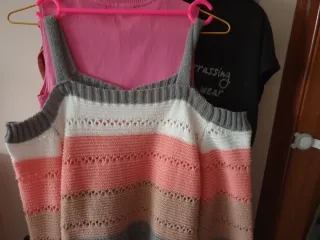 Jersey de punto con hombros descubiertos