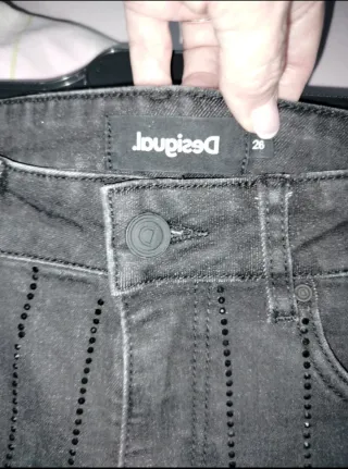 Pantalón Desigual negro con brillos