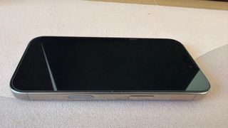 iPhone 16 Pro 128GB Titanio - Como Nuevo + Extras