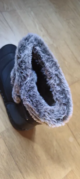 Botas impermeables negras con pelo