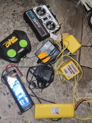 Lote de 7 coches radiocontrol y accesorios